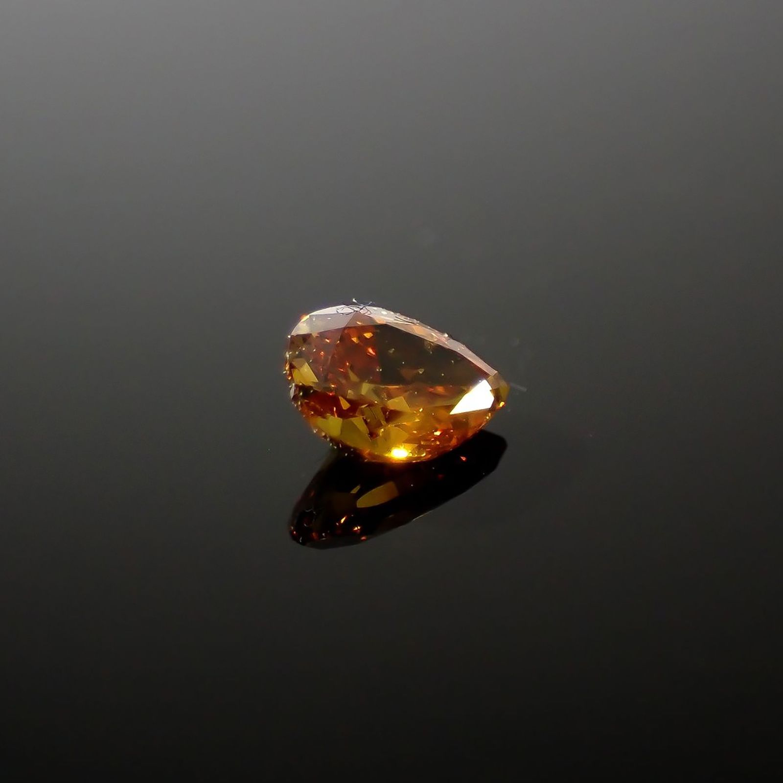 オレンジダイヤモンド SI-1 | FANCY DEEP YELLOW ORANGE(宝石名ダイアモンド) ソ付(CGL) 0.147ct / 4.04x2.97mm前後 [240427043]