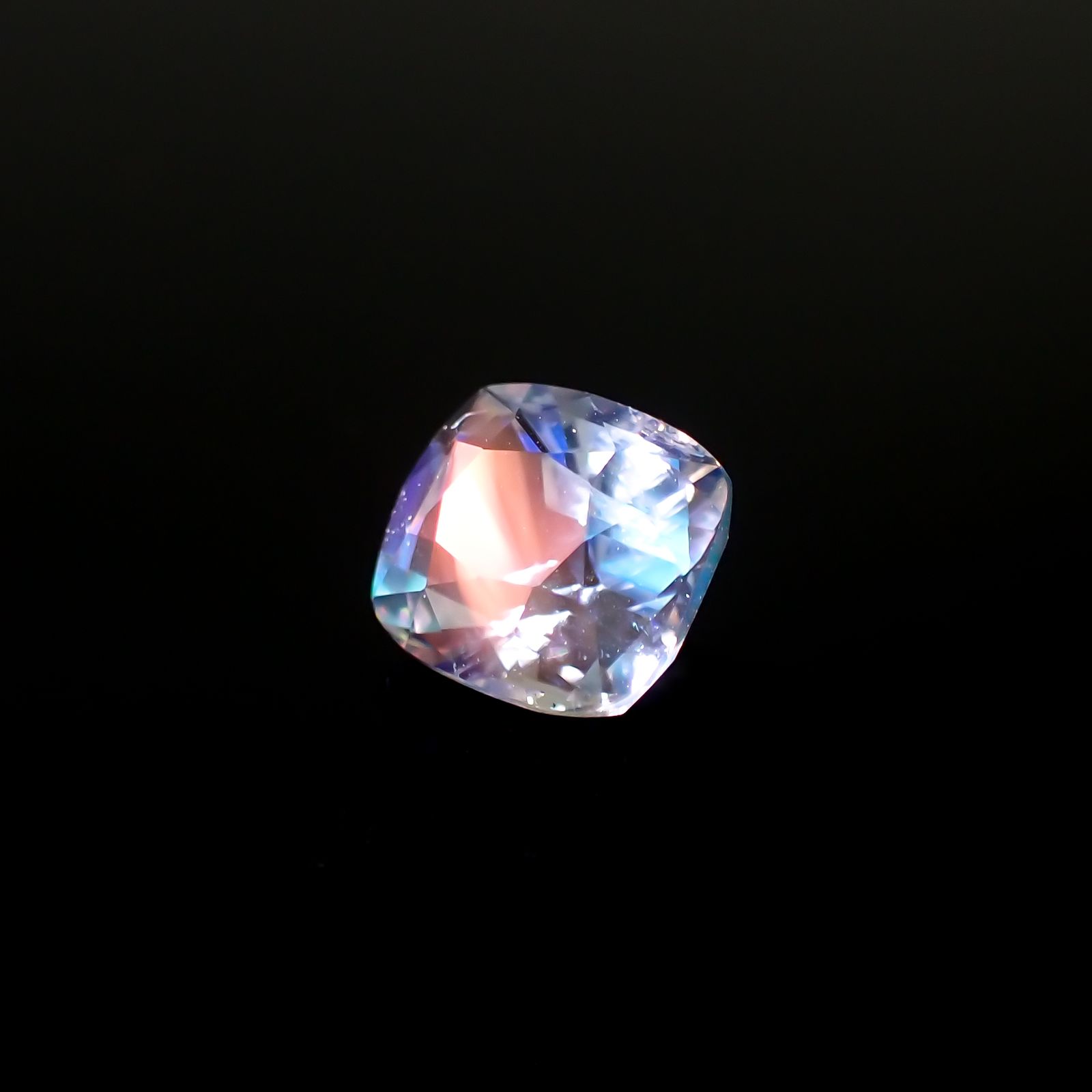 レインボームーンストーン マダガスカル産 1.19ct[230522074]6.9x6.1mm前後