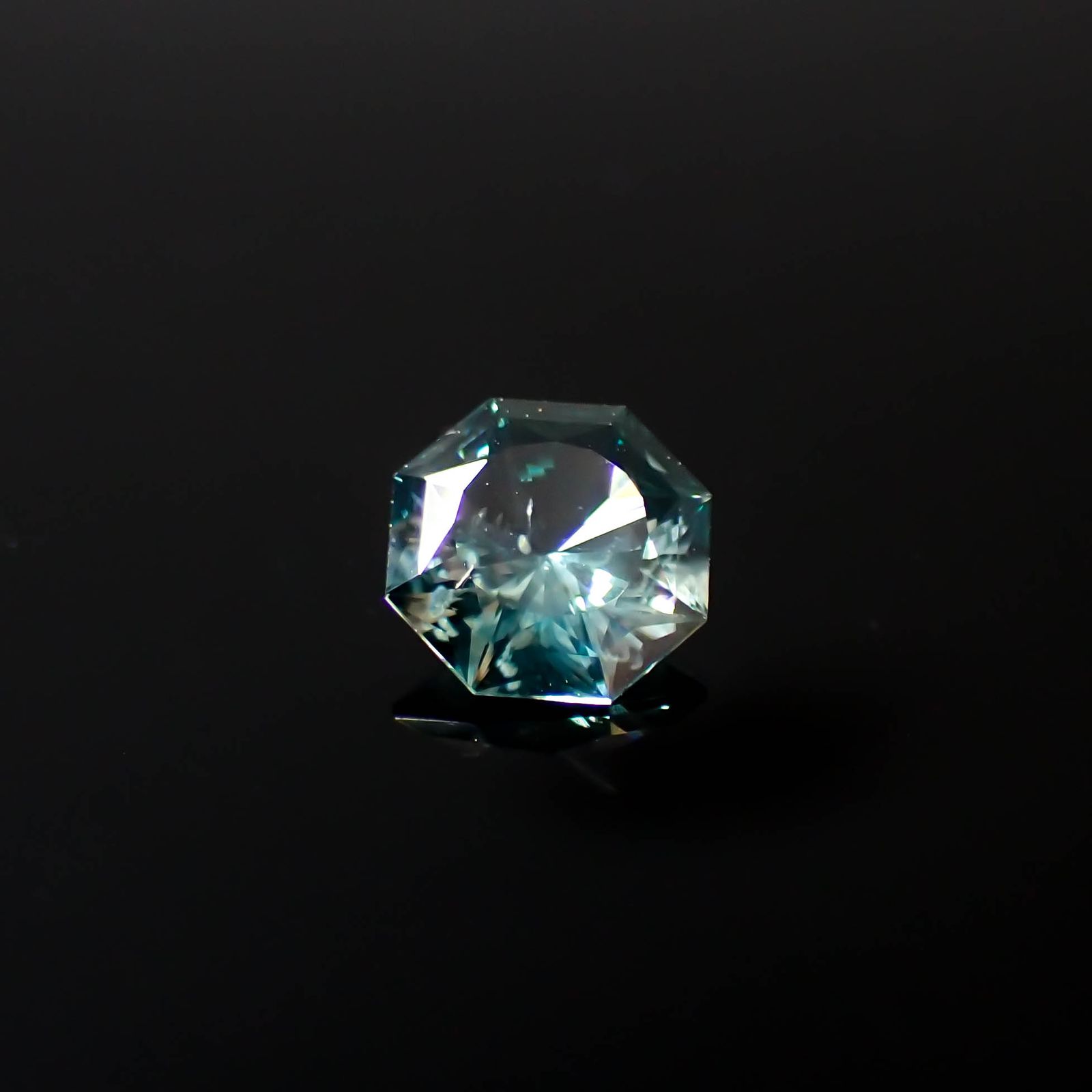 ◇オクタゴンカット◇モンタナサファイア アメリカ・モンタナ州産 0.69ct[240326405]5.4x5.4mm前後