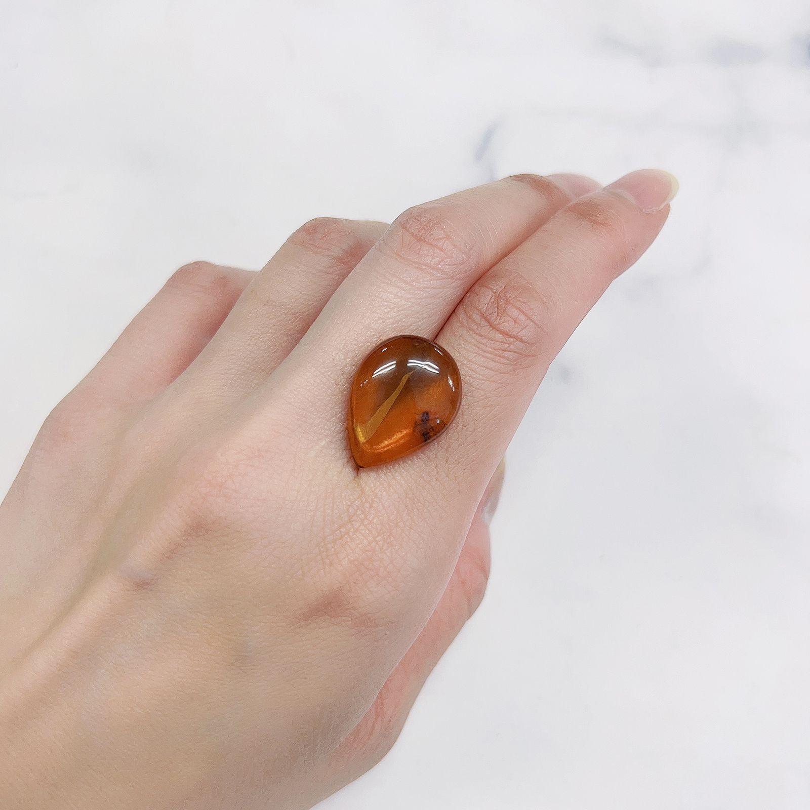 虫入り琥珀 コロンビア産 5.68ct[221018550]21x15.7mm前後