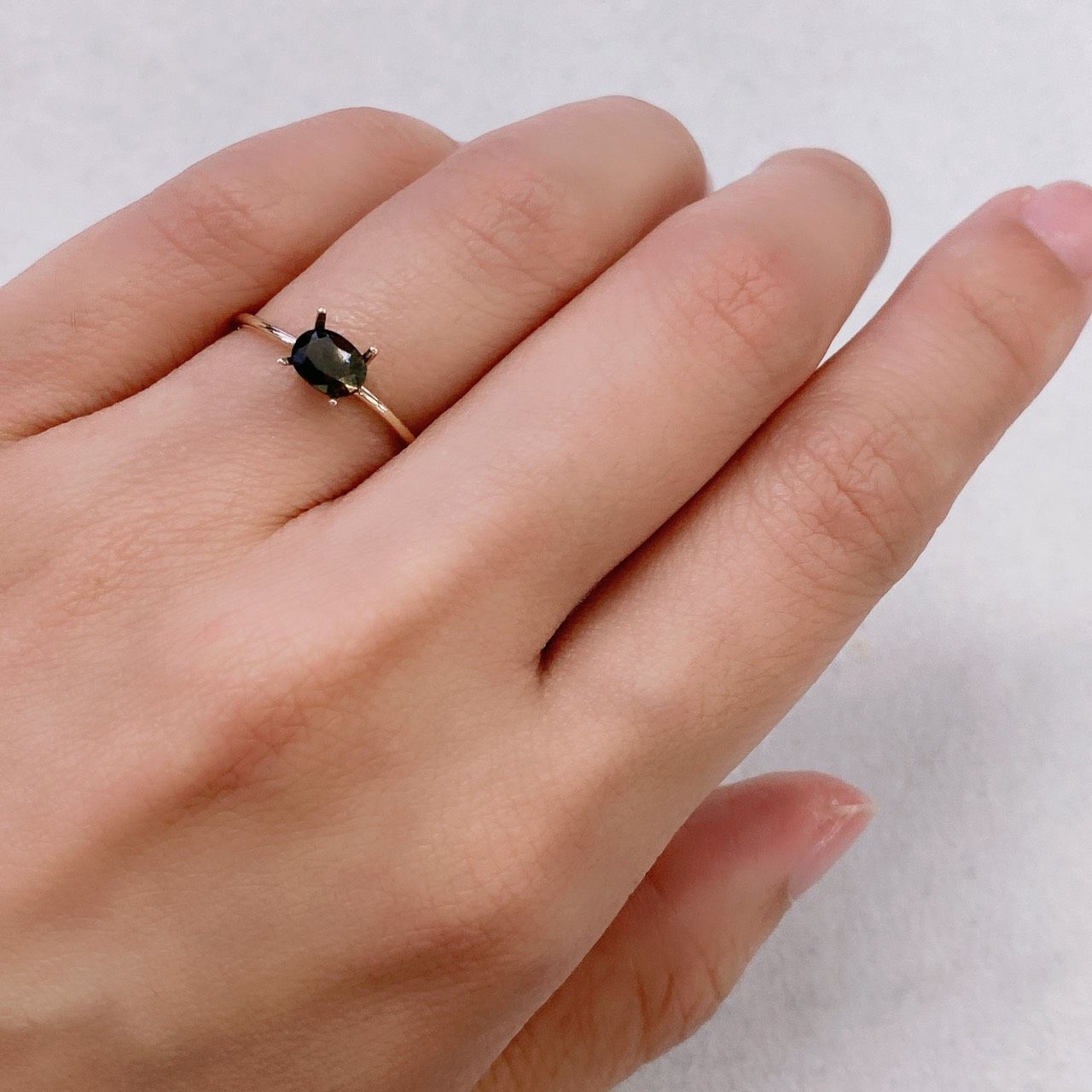 ゴールドシーンサファイア 非加熱(宝石名シーン・サファイア) ケニア産 0.648ct ソ付(彩珠)[210712069]5.7×4.3mm前後