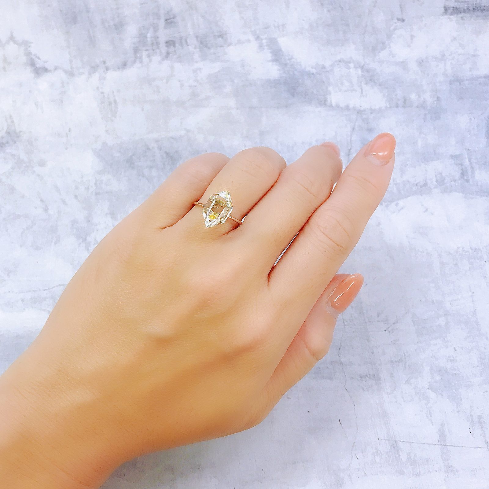 オイルインクォーツ 原石 パキスタン産 4.28ct[220917684]13.4x8mm前後