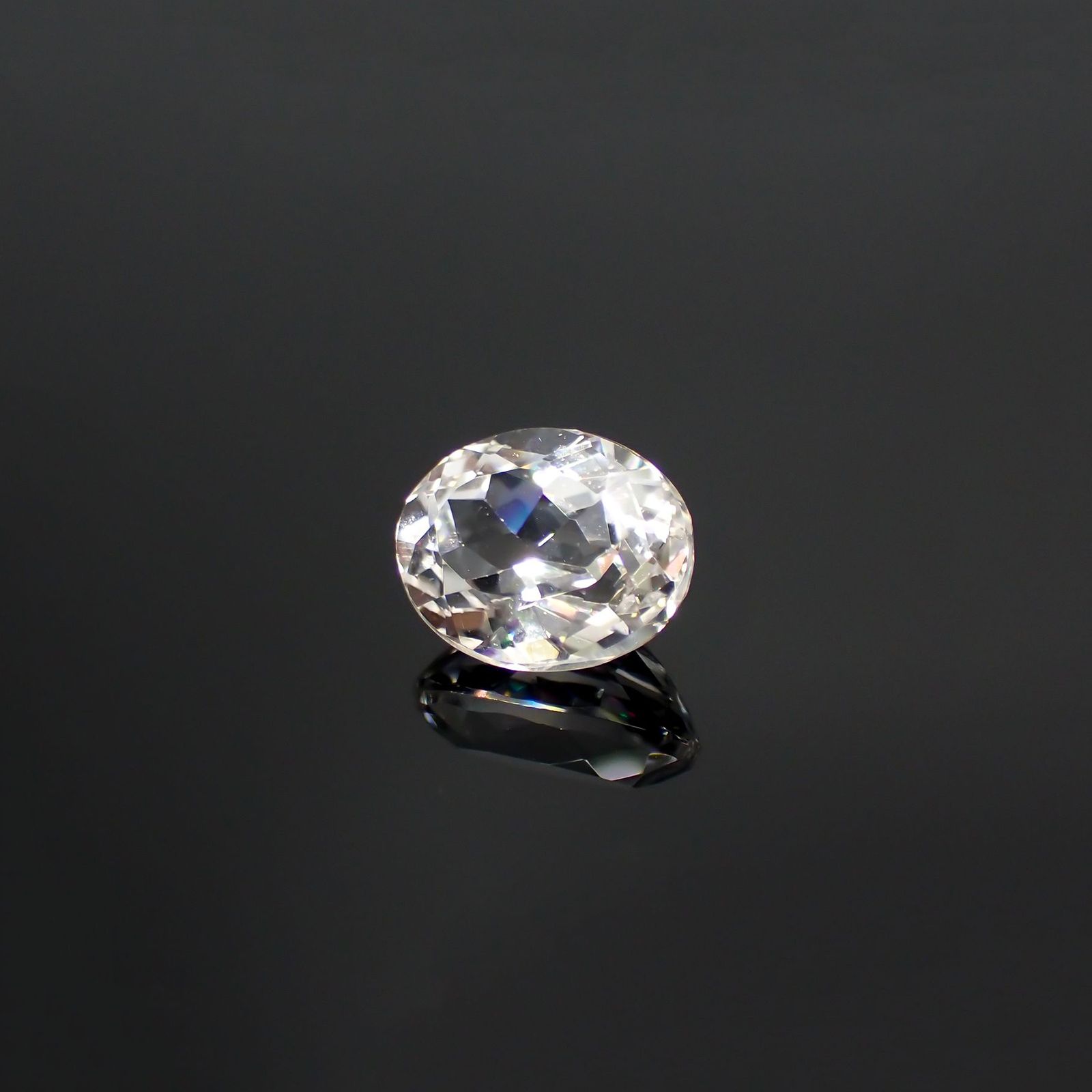カラーレススポジュミン(宝石名ホワイト・スポジュミン) ブラジル産 2.96ct 識別済[210812625]9.7×7.7mm前後