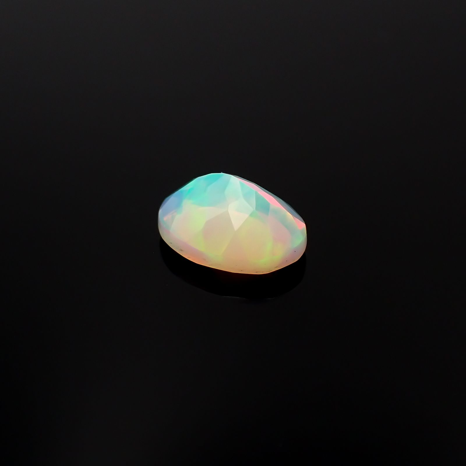 エチオピアオパール エチオピア産 0.67ct[230421408]7.9x6mm前後