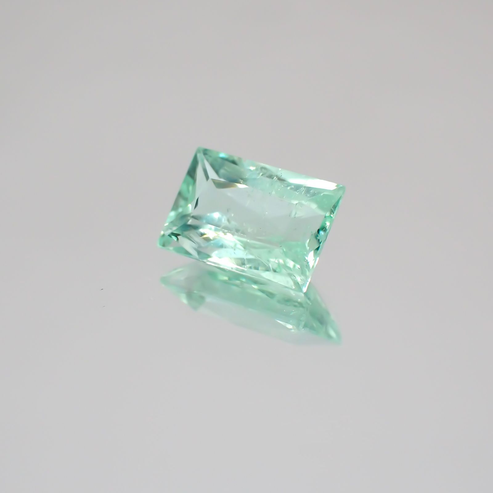 パライバトルマリン(宝石名トルマリン/別名パライバ・トルマリン) モザンビーク産 1.268ct ソ付(宝貴協)[19111403]8.0×5.3mm前後