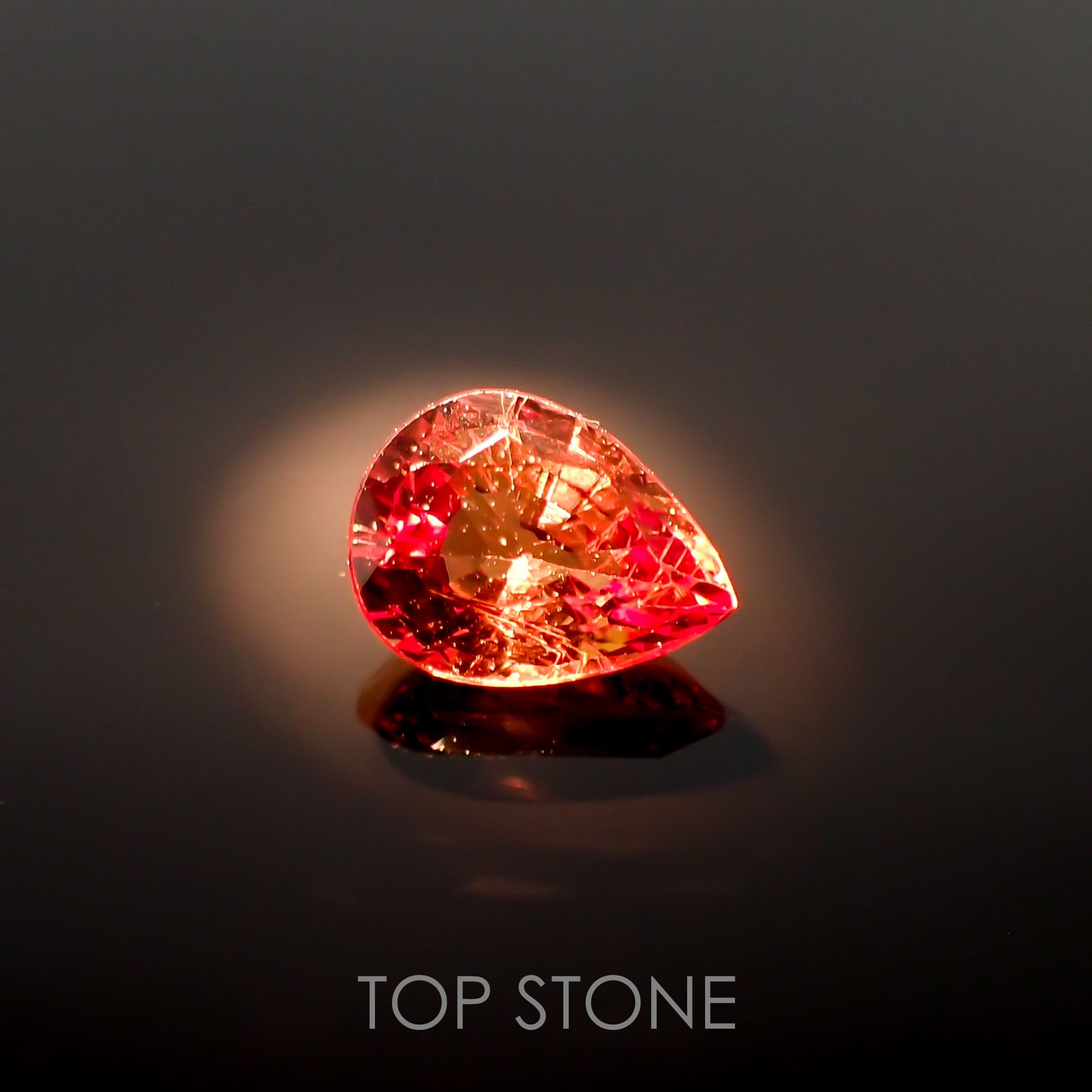 カラーシフトマラヤガーネット(宝石名ガーネット)タンザニア産 0.71ct 識別済[220115010]6.3x4.7mm前後
