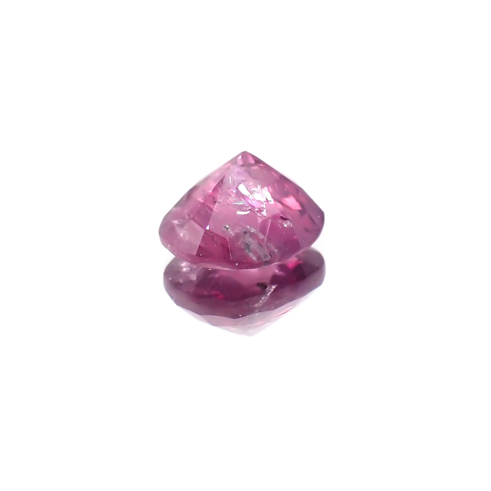 パープルサファイア(宝石名パープル・サファイア) カシミール産 ソ付(彩珠) 1.826ct / 7.6×7.4mm前後 [251010239]