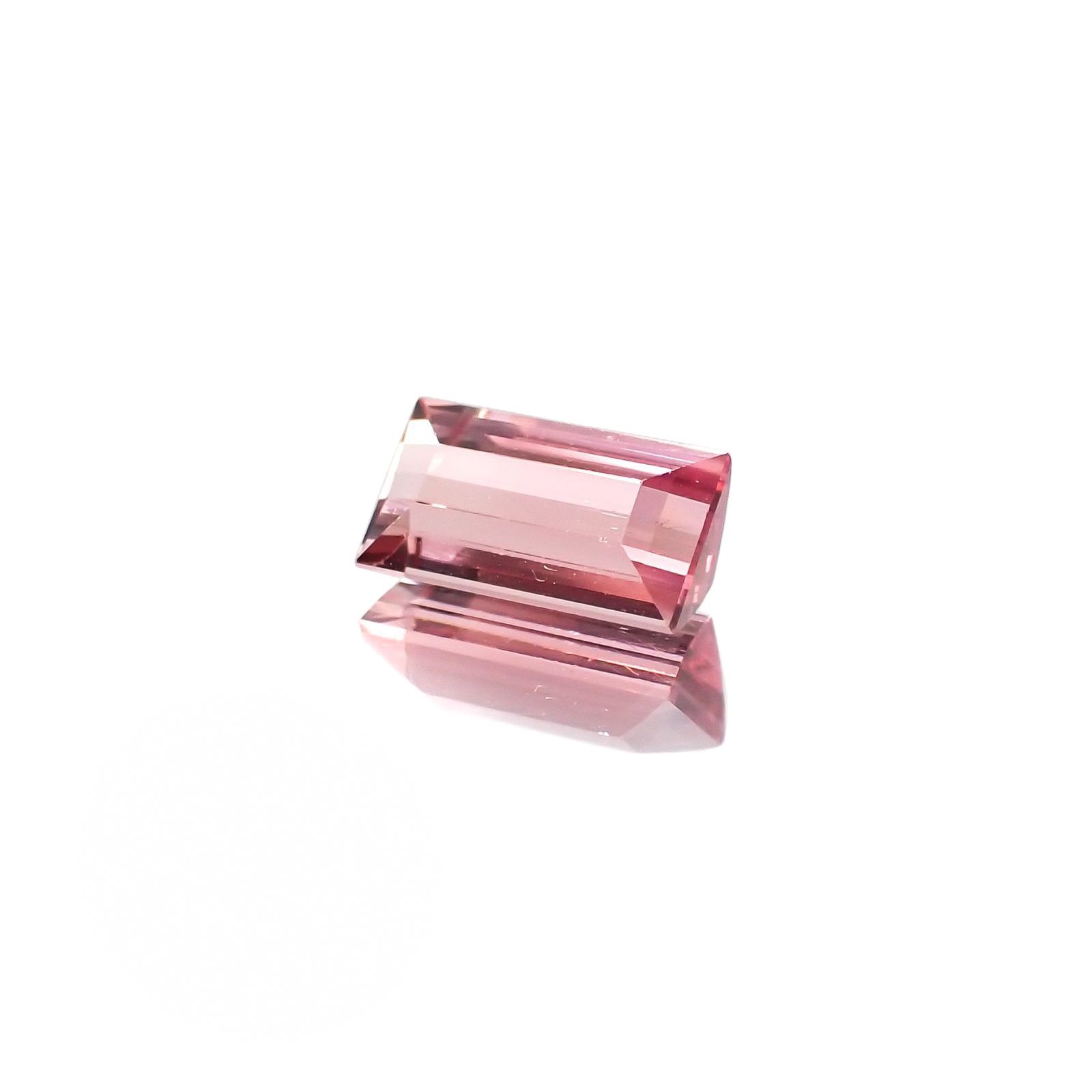 ピンクトルマリン(宝石名ピンク・トルマリン) ルワンダ産 1.178ct ソ付(彩珠)[250711593]8.1×4.5mm前後
