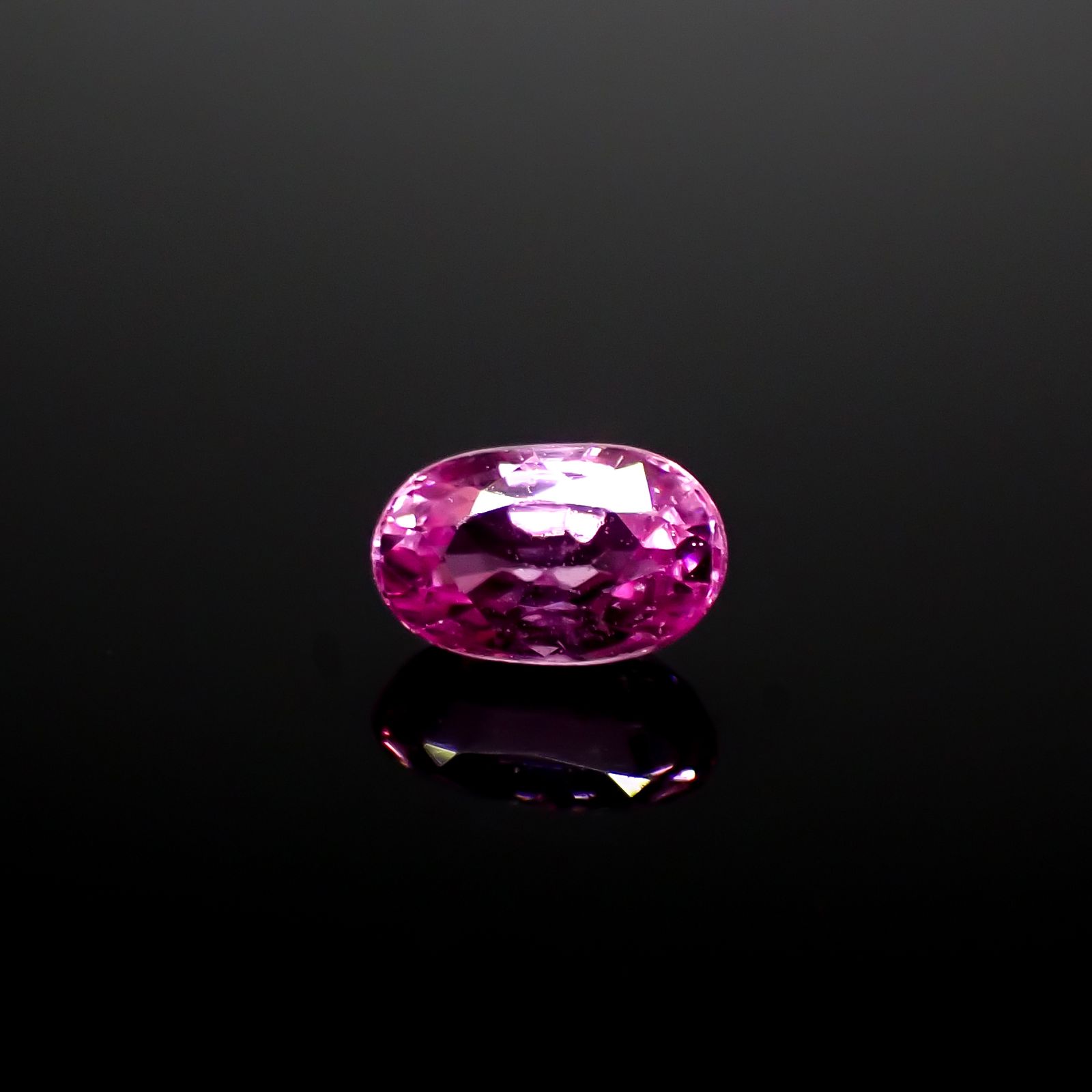 ネオンピンクサファイア スリランカ産 0.46ct[240728549]5.2x3.2mm前後