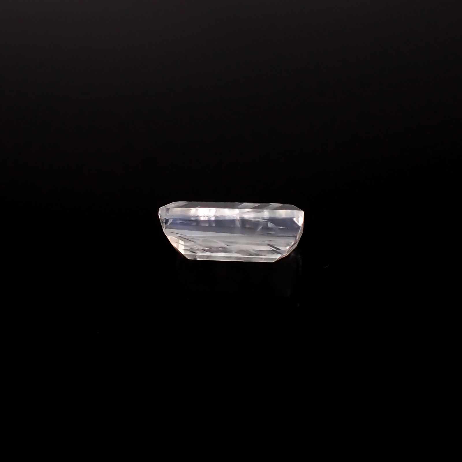 マラウイムーンストーン マラウイ共和国産 4.77ct / 14.6x6.4mm前後 [260331816]