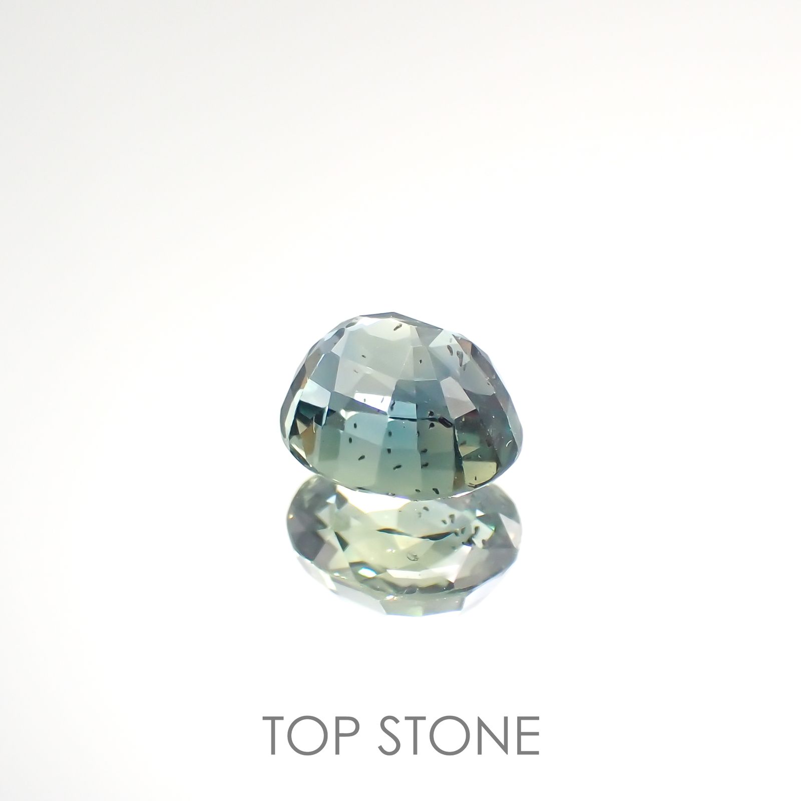 バイカラーサファイア(宝石名サファイア) マダガスカル/スリランカ産 1.633ct ソ付(彩珠)[210812471]7×6mm前後