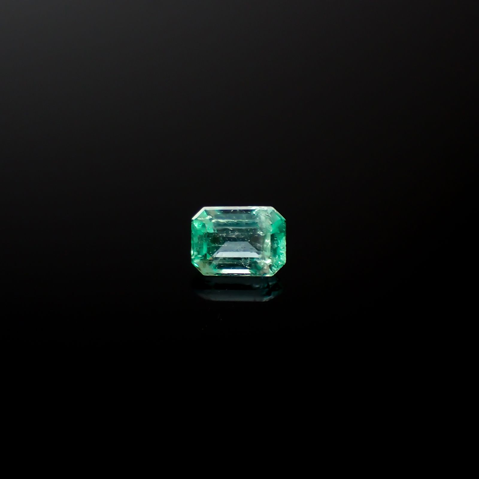 パステルカラーエメラルド コロンビア産 0.20ct[240225953]3.8x2.8mm前後