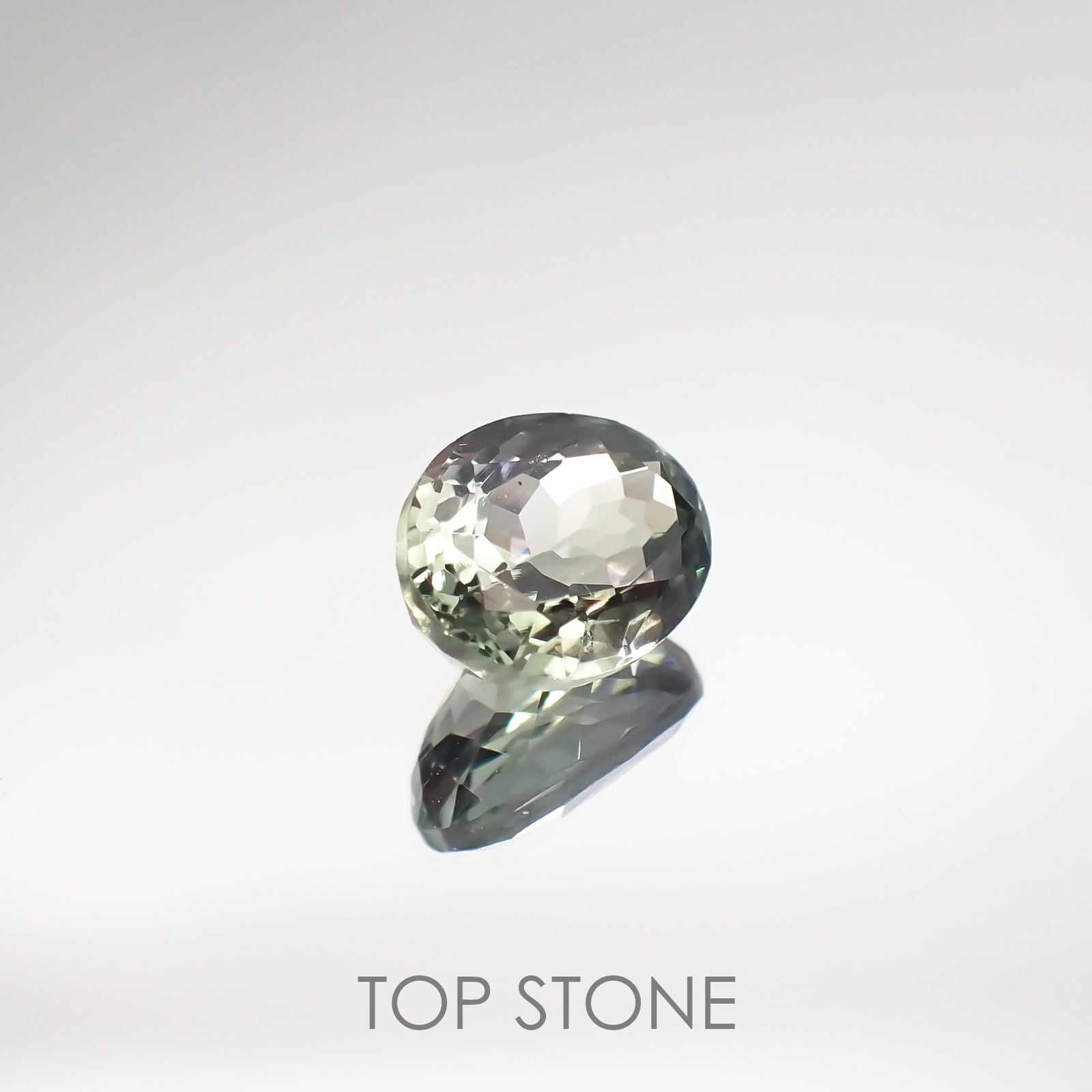 バイカラータンザナイト(宝石名ゾイサイト) タンザニア産 1.904ct ソ付(彩珠)[210711823]8.6×6.6mm前後