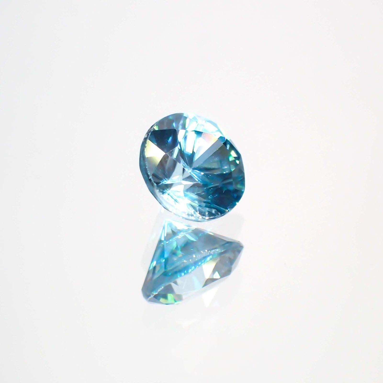 ブルージルコン(宝石名ジルコン) カンボジア産 0.72ct 識別済[211013448]4.9×4.9mm前後