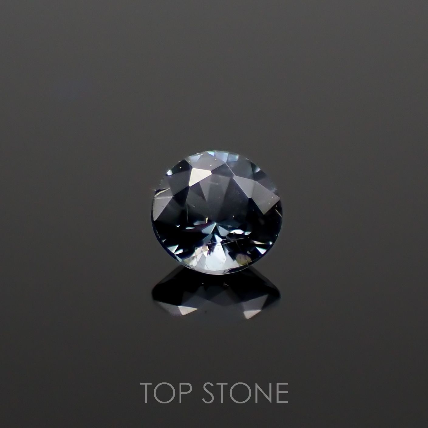 カラーチェンジガーネット アレキタイプ(宝石名ガーネット)マダガスカル・ベキリー産 0.080ct 識別済[221219417]2.6x2.6mm前後