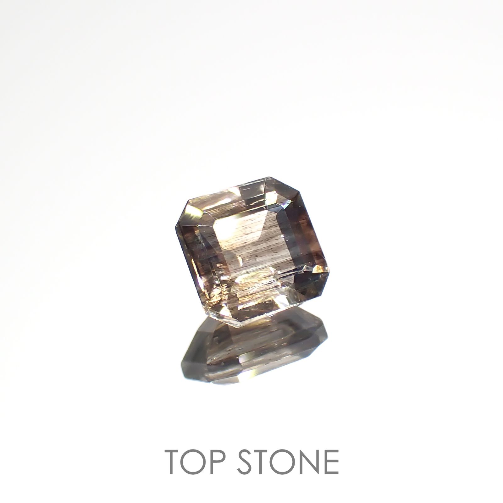 レインボースキャポライト ブラジル産 0.97ct[220817525]6x6mm前後
