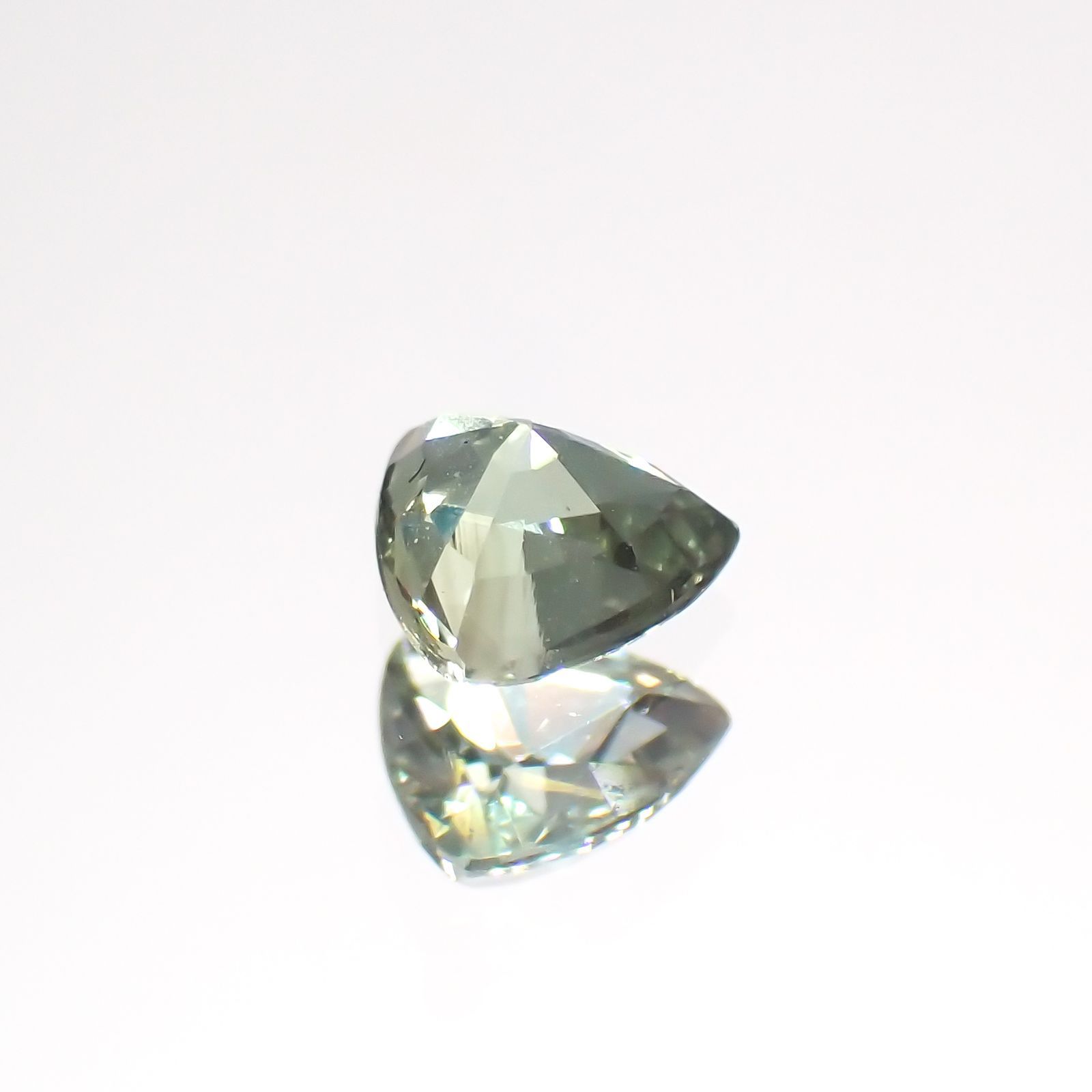 アレキサンドライト(宝石名アレキサンドライト)マダガスカル産 0.32ct 識別済[220114616]4.1x4.3mm前後