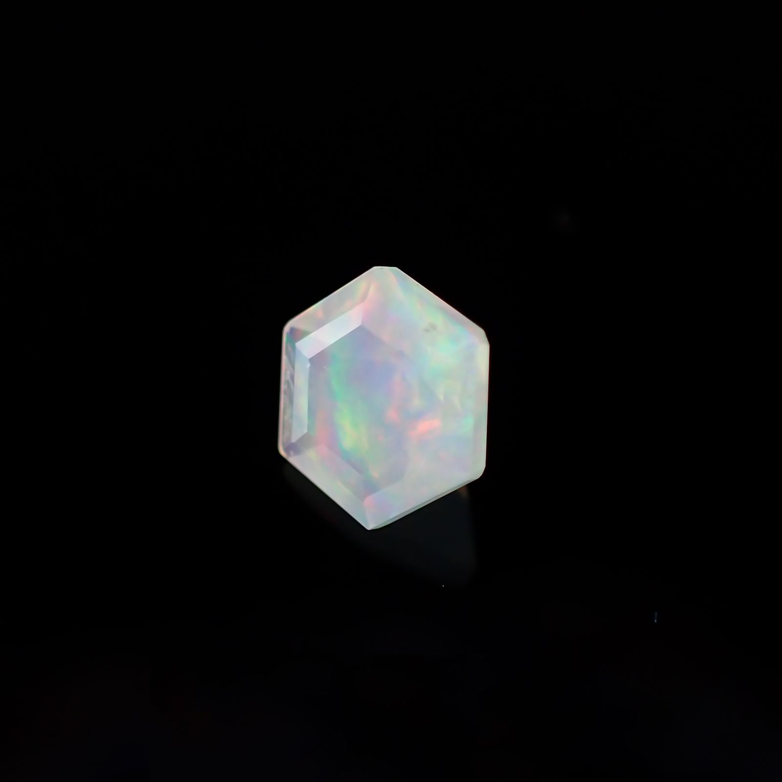 ◇ヘキサゴンカット◇エチオピアオパール(宝石名オパール) エチオピア産 0.44ct 識別済[210611038]5.3×5.3mm前後