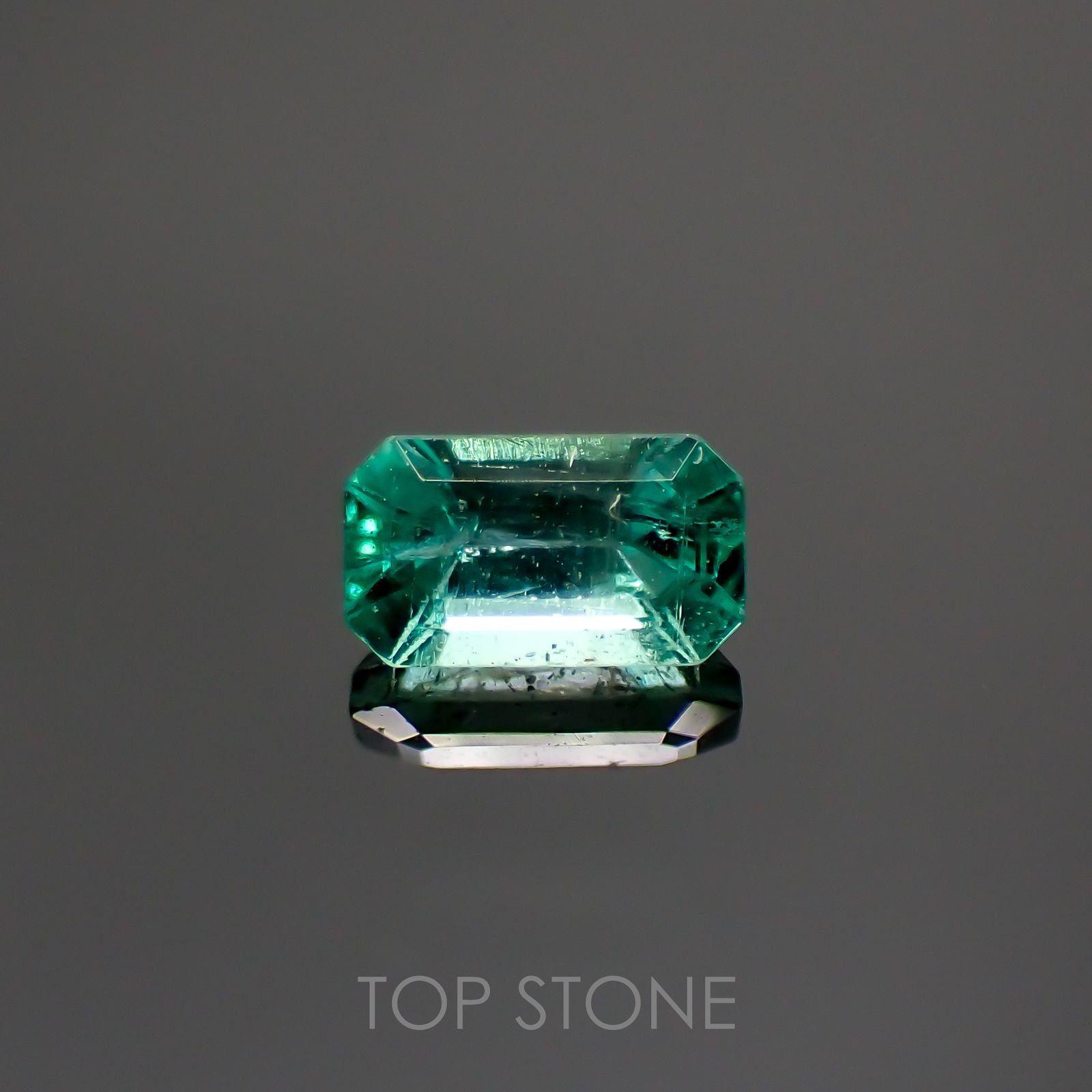 エメラルド(宝石名エメラルド) ザンビア産 0.27ct 識別済[210812993]4.9×2.8mm前後