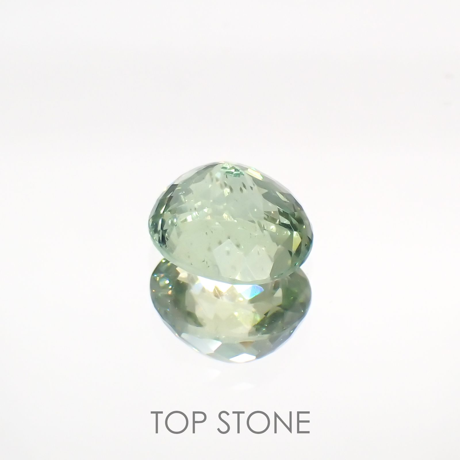 グリーンアパタイト(宝石名アパタイト) マダガスカル産 1.76ct 識別済[20106883]7.6×6.4mm前後