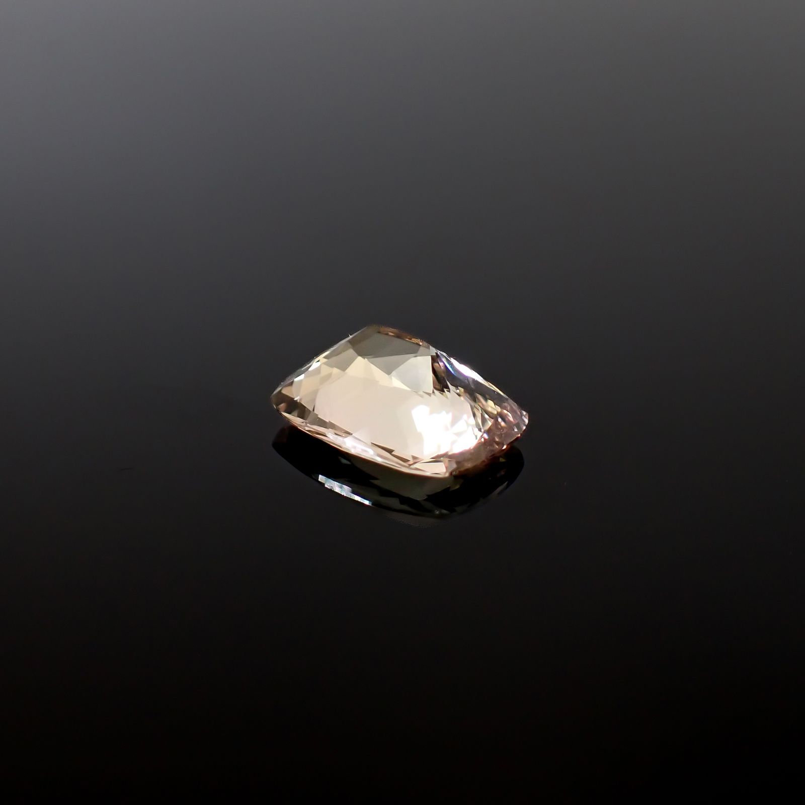 マジカルゾイサイト 非加熱(宝石名ゾイサイト)タンザニア産 ソ付(彩珠) 5.797ct / 13.4x10mm前後 [260632492]