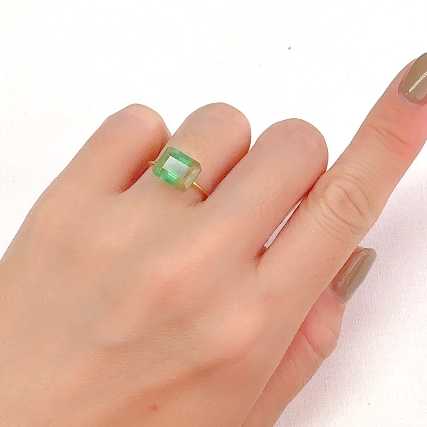 バイカラーフローライト フルオレッセンス ブラジル産 3.76ct[240928913]9.8x8mm前後