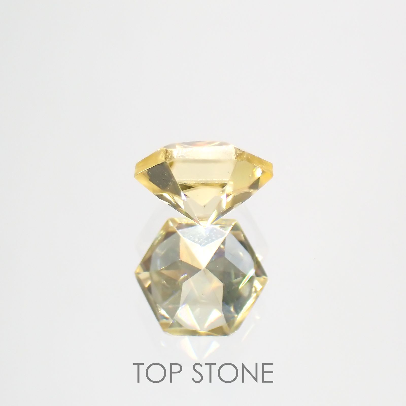 ◇ヘキサゴンカット◇イエロージルコン(宝石名ジルコン) カンボジア産 0.89ct 識別済[210410471]5.2×5.2mm前後