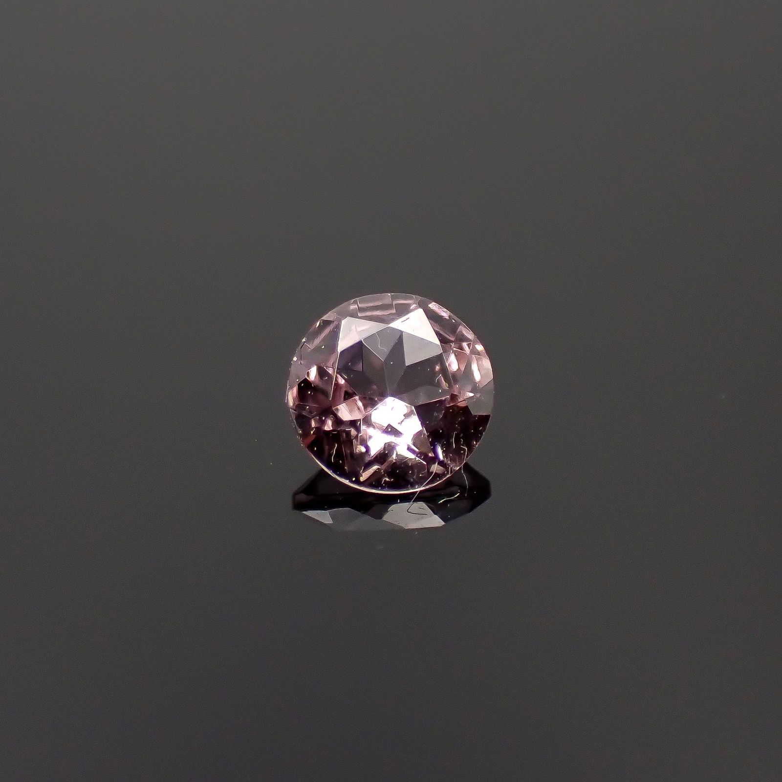 ドラゴンガーネット タンザニア産 0.29ct[240427282]4.1x4.1mm前後