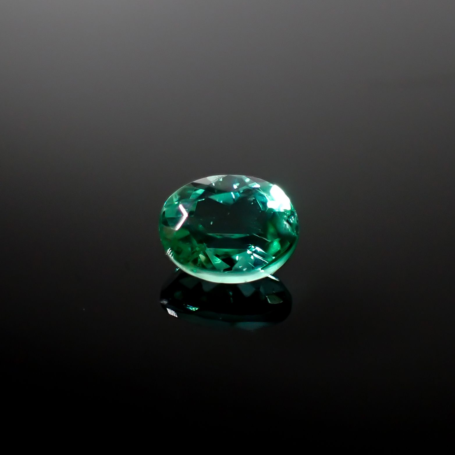 パライバトルマリン(宝石名トルマリン/別名パライバ・トルマリン)ブラジル・キントス鉱山産 0.485ct ソ付(宝貴協)[240928717]5.16x4.16mm前後