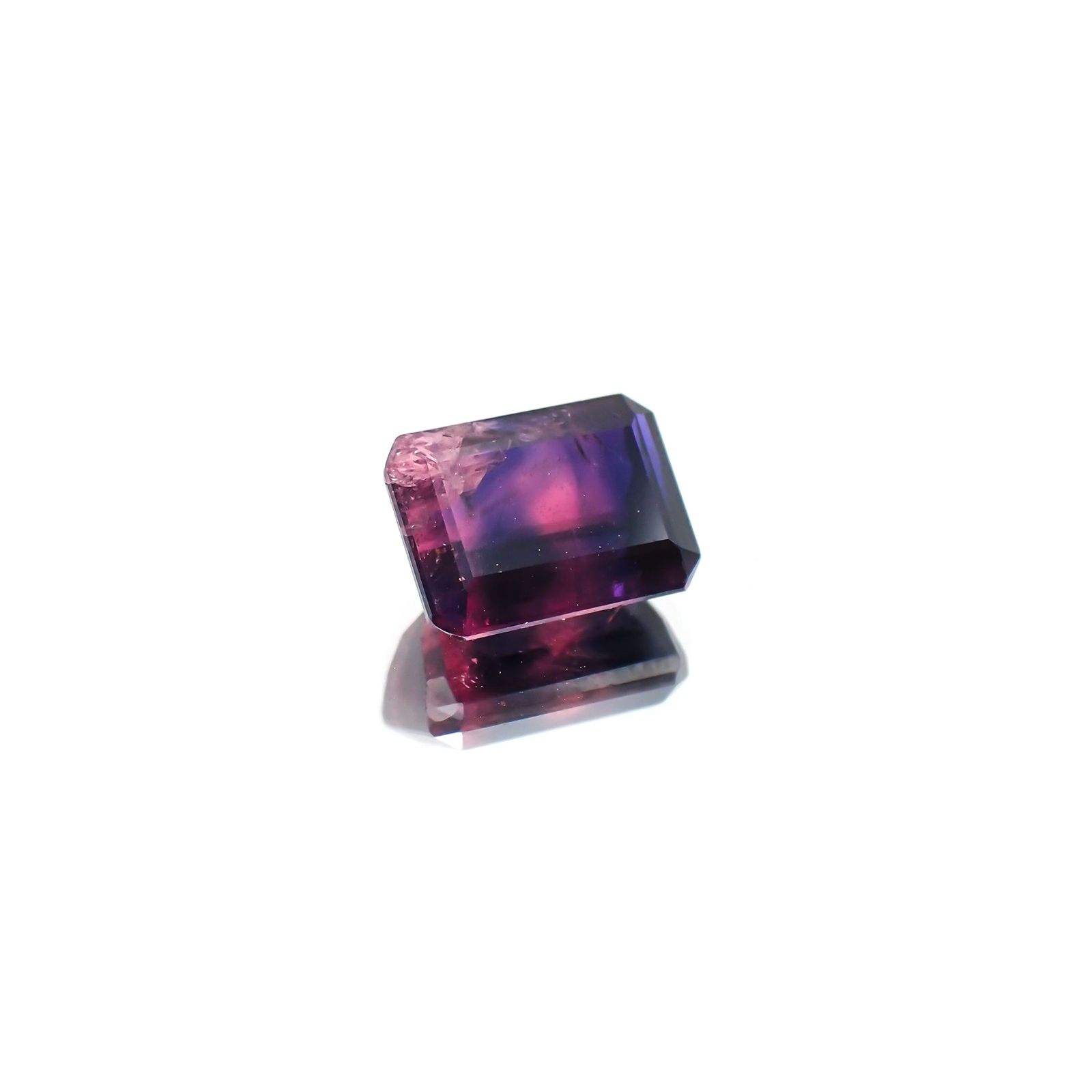 パーティカラーサファイア 非加熱(宝石名パーティカラード・サファイア) タンザニア産 2.704ct ソ付(彩珠)[210710613]8.3×6.1mm前後