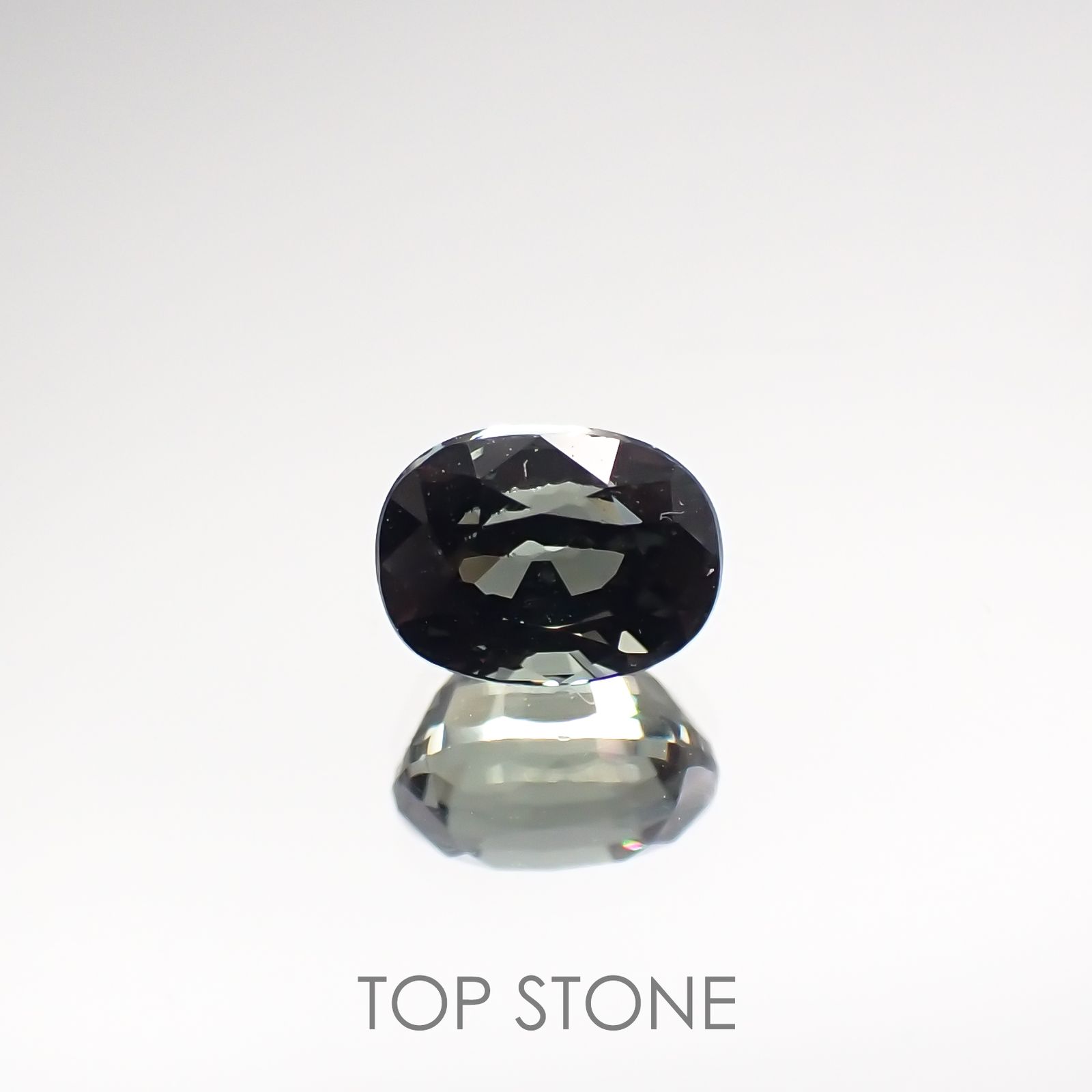 カラーチェンジガーネット(アレキタイプ)(宝石名ガーネット/カラーチェンジタイプ) マダガスカル・ベキリー産 0.55ct 識別済[210711807]4.8×3.6mm前後
