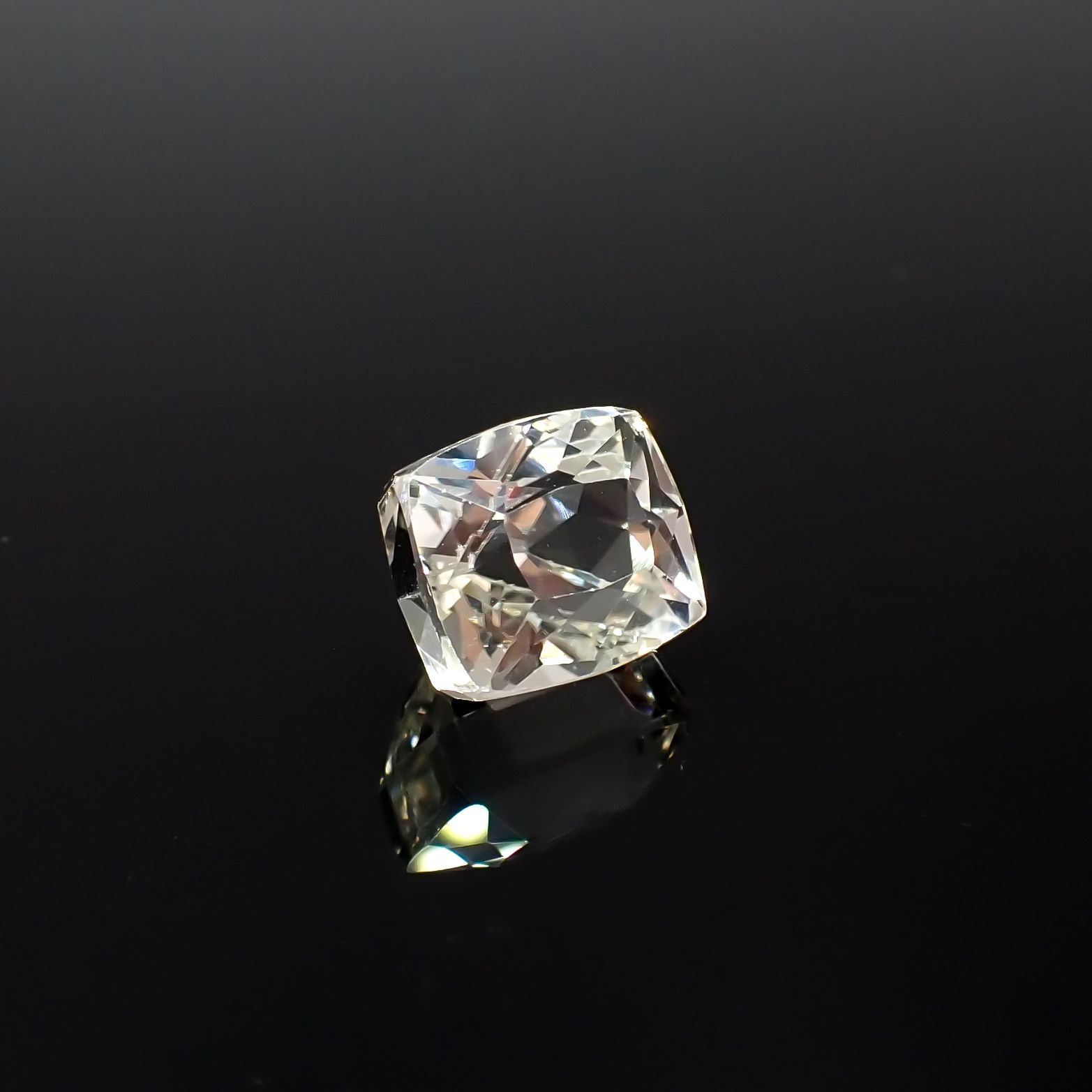 イエロースポジュミン(宝石名スポジュミン)アフガニスタン産 6.36ct 識別済[231225005]10.1x8.6mm前後