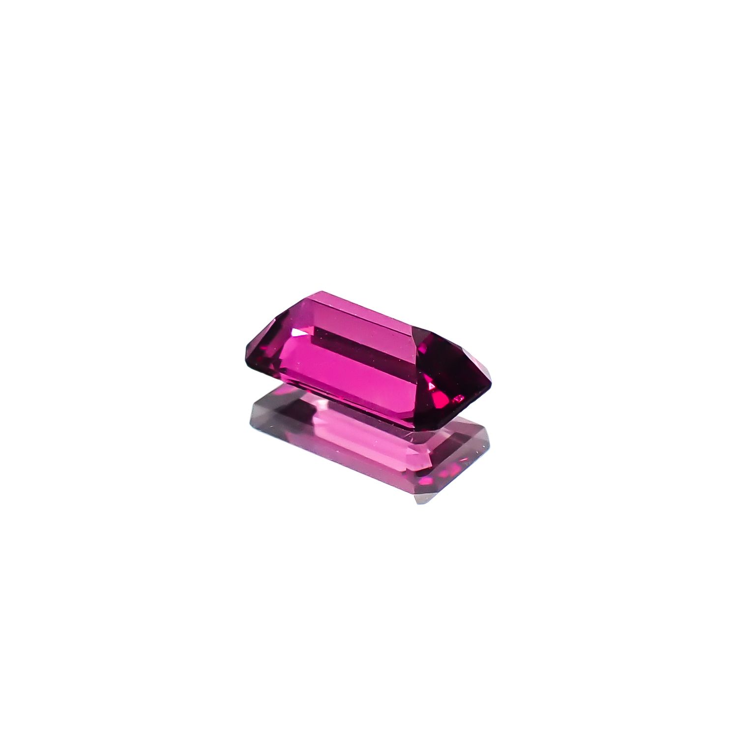 グレープガーネット(宝石名ガーネット)ブラジル産 0.75ct 識別済[241229640]7x3.7mm前後