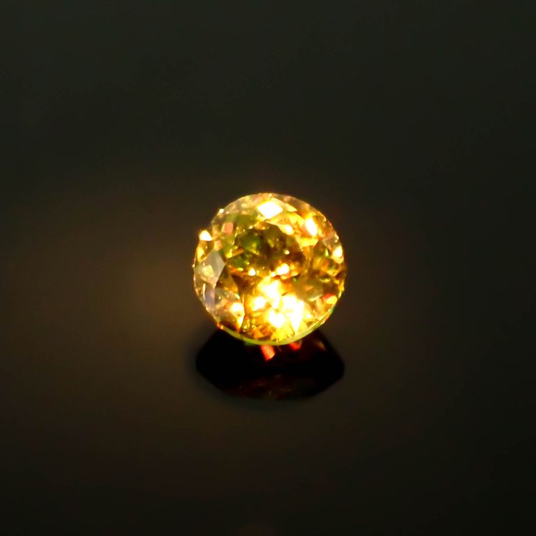 電球色(ライト)の照射で変色