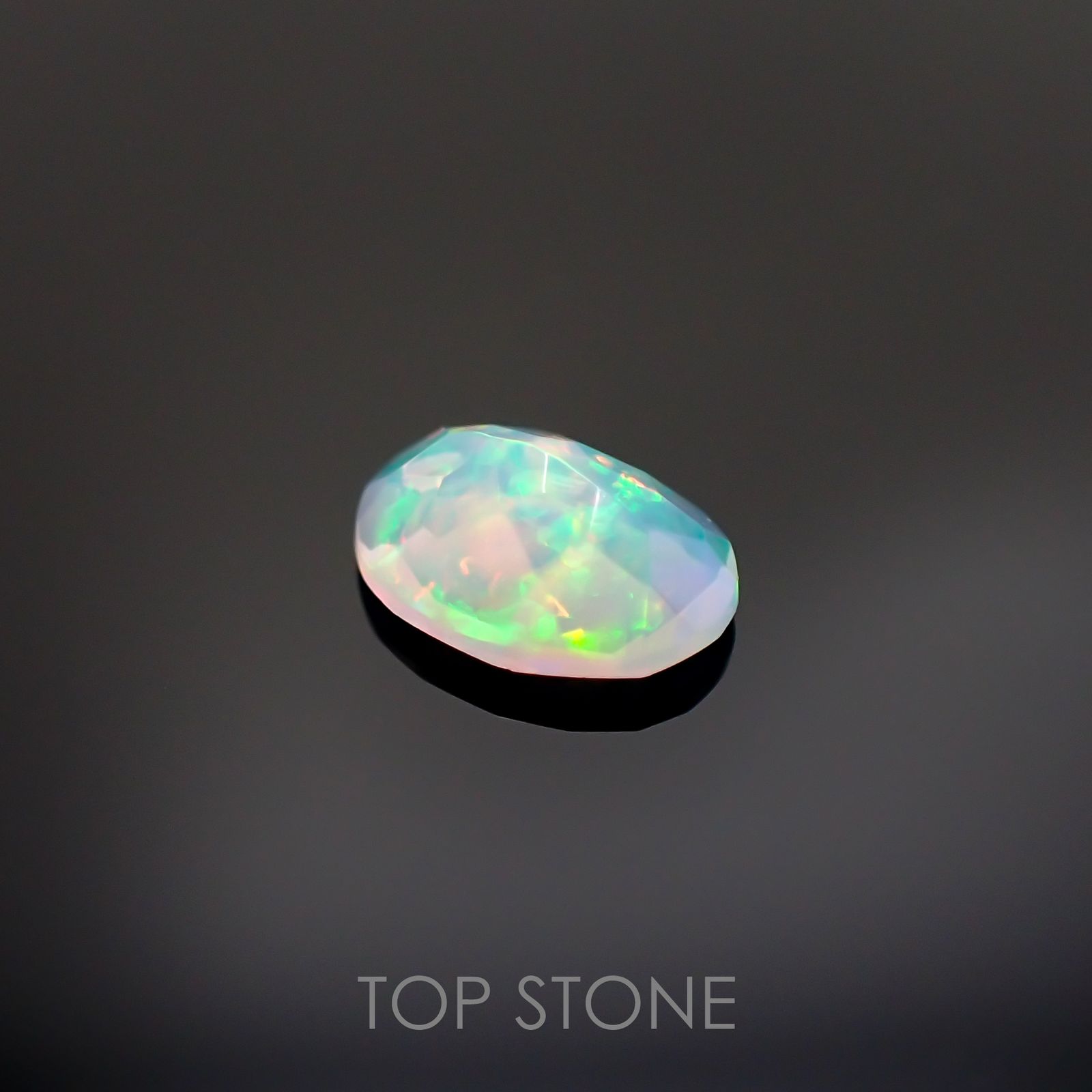 エチオピアオパール(宝石名オパール)エチオピア産 0.56ct 識別済[220114781]7.9x6mm前後
