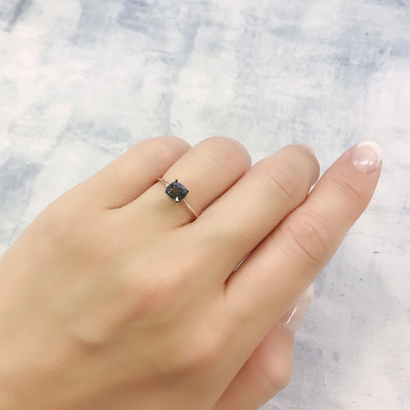 グレースピネル(宝石名スピネル)ビルマ/マダガスカル産 0.95ct 識別済[220716819]5.6x4.9mm前後