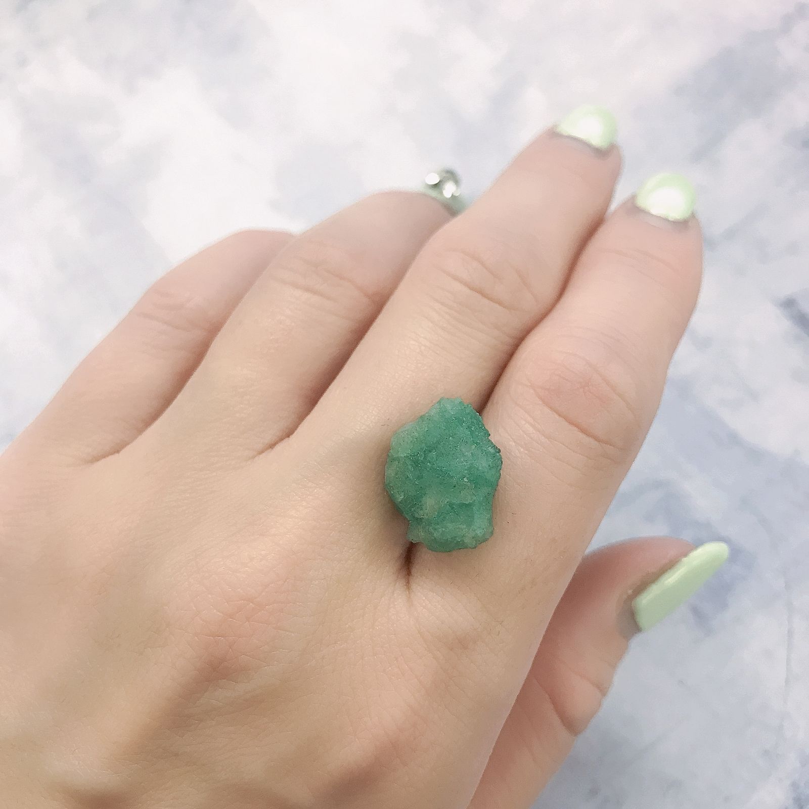 エメラルド原石 コロンビア産 11.03ct[220115504]16.4x12mm前後
