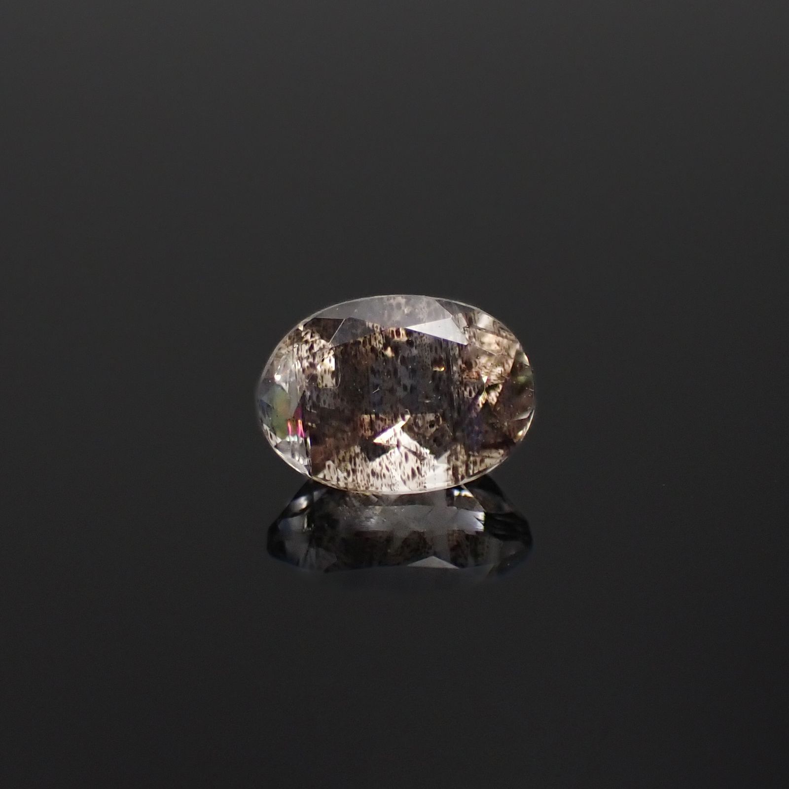 レインボースキャポライト ブラジル産 0.80ct[230320914]6.8x4.9mm前後