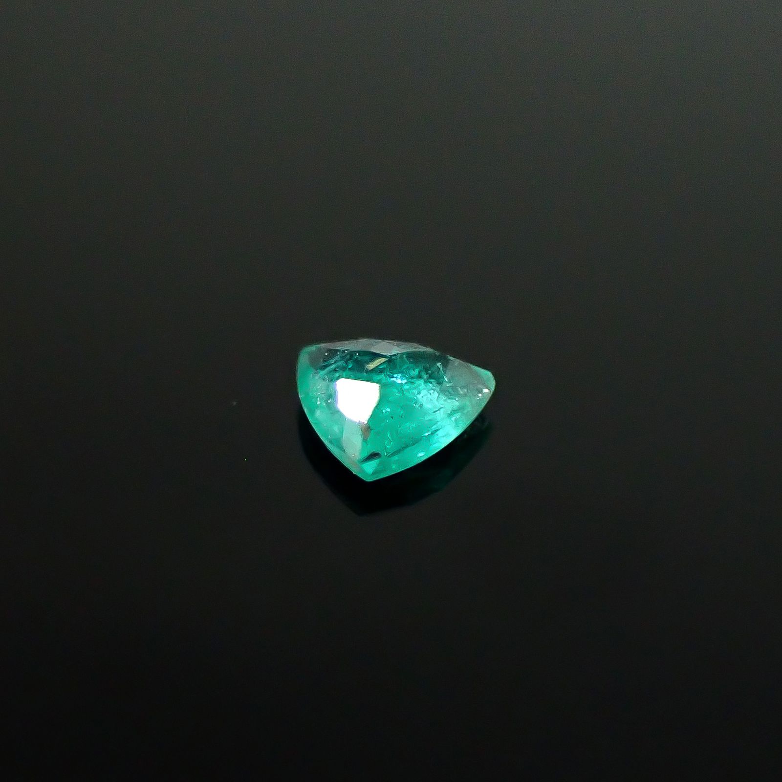 パライバトルマリン ブラジル産 0.13ct / 3.6x3.6mm前後 [250931079]