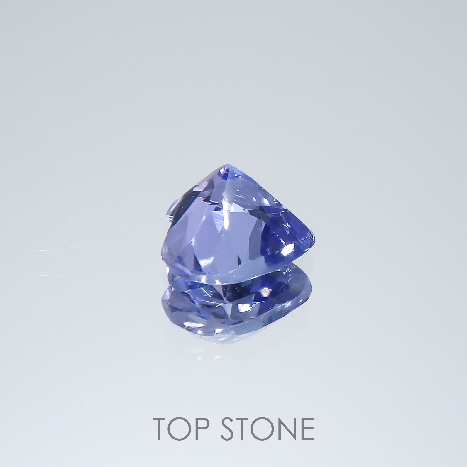 タンザナイト(宝石名タンザナイト)タンザニア産 0.41ct 識別済[220516047]4.8x5mm前後