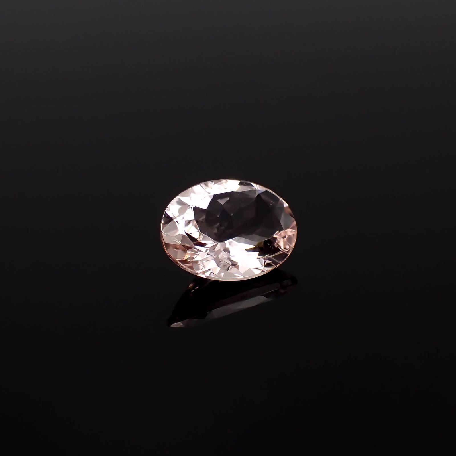 モルガナイト ブラジル産 0.95ct[240326773]7.9x6.1mm前後