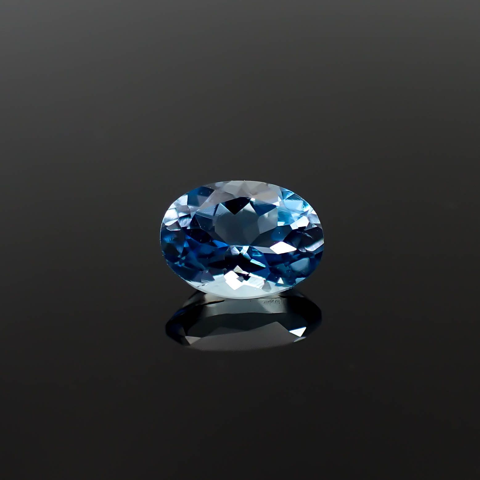 アクアマリン サンタマリアカラー ナイジェリア産 0.71ct [250329940]6.8x4.9mm前後