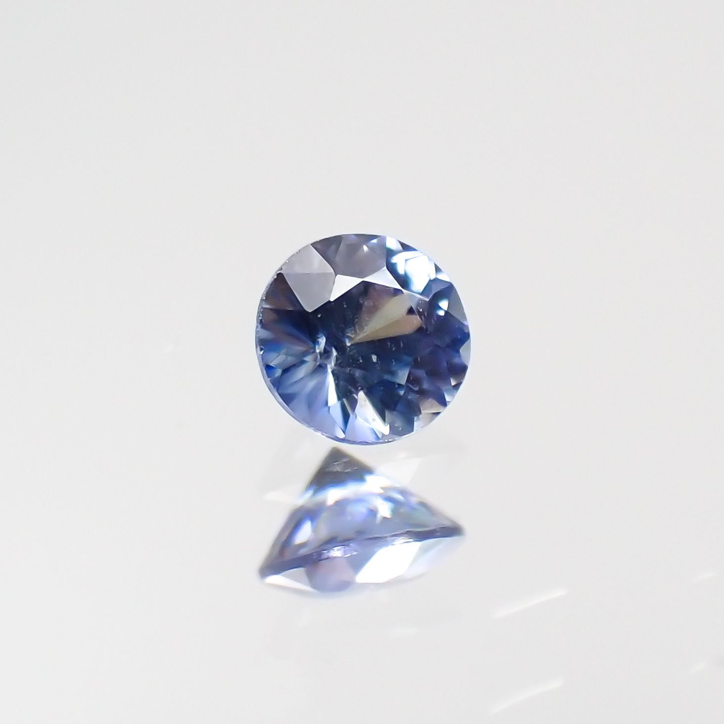 ベニトアイト アメリカ・カリフォルニア州産 0.042ct[221118981]2.1x2.1mm前後