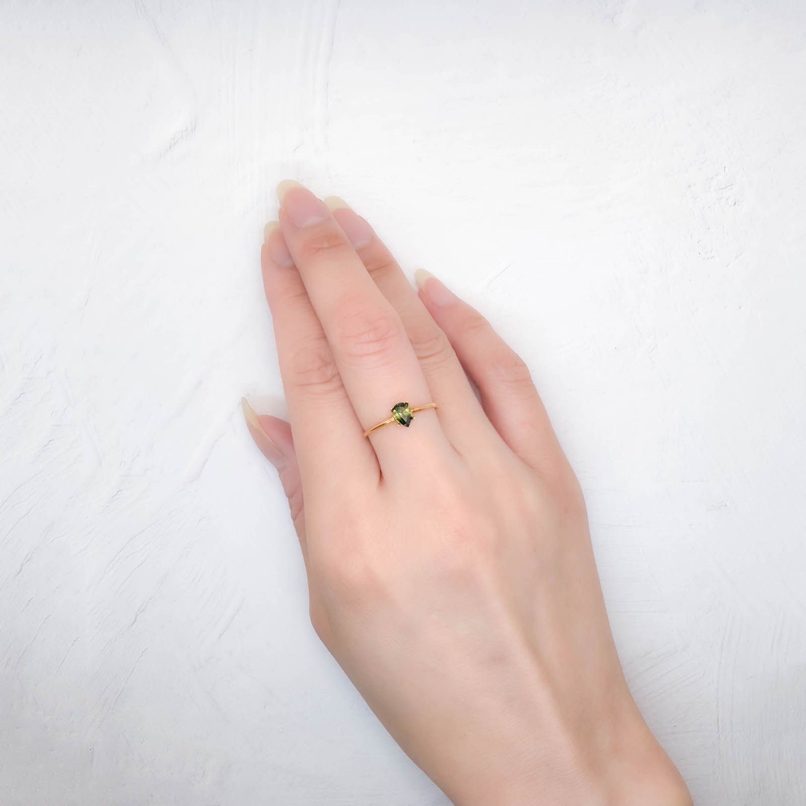バイカラーサファイア(宝石名サファイア)マダガスカル/オーストラリア産 0.46ct 識別済[250114842]5.8x3.8mm前後
