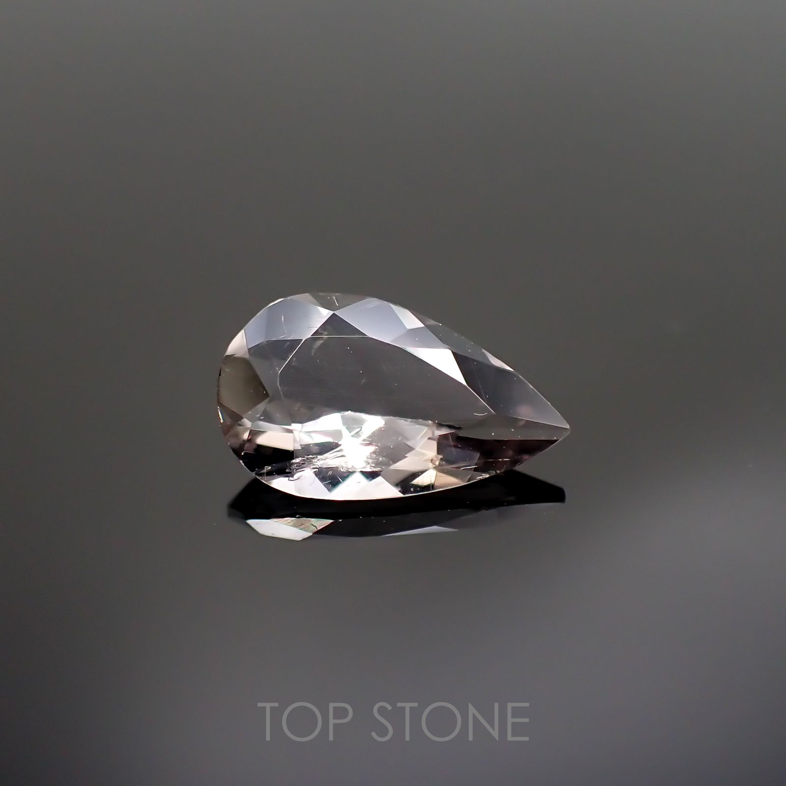 フローライト フルオレッセンス(宝石名フルオライト)イギリス・ロジャリー鉱山産 1.55ct 識別済[211113780]11.2x6.8mm前後