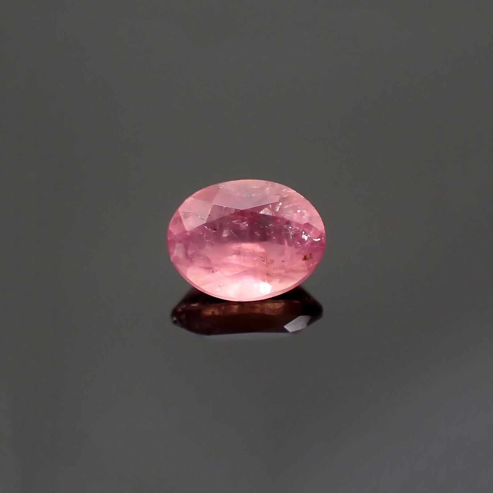 ペツォッタイト(宝石名ペツォッタイト)マダガスカル産 ソ付(彩珠) 0.349ct / 5x3.8mm前後 [260814341]