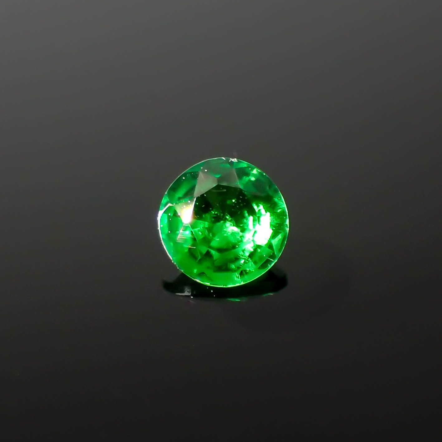 ツァボライト(宝石名グリーン グロッシュラー・ガーネット)タンザニア産 0.12ct 識別済[240226083]3.3x3.2mm前後
