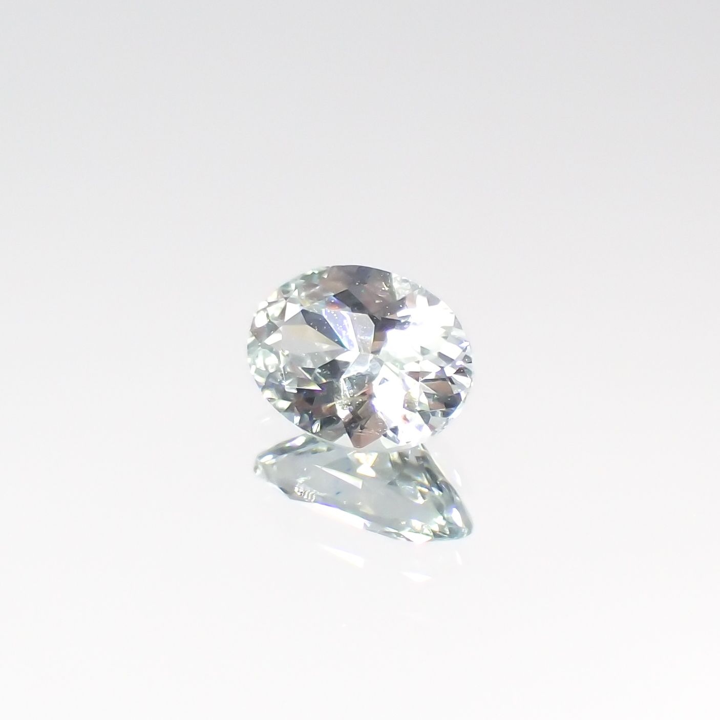 アイスブルーサファイア(宝石名サファイア)スリランカ/マダガスカル産 0.36ct 識別済[230421396]5.1x3.8mm前後