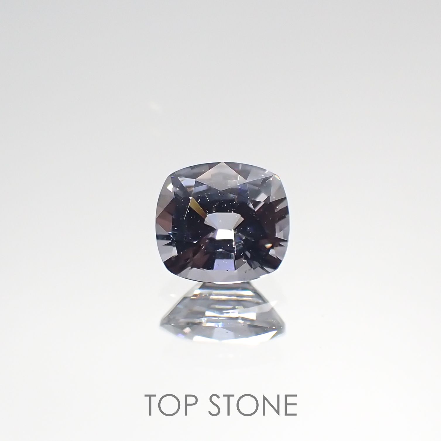 プラチナスピネル ビルマ産 ルース 0.74ct[210812845]5.5×5.1mm前後