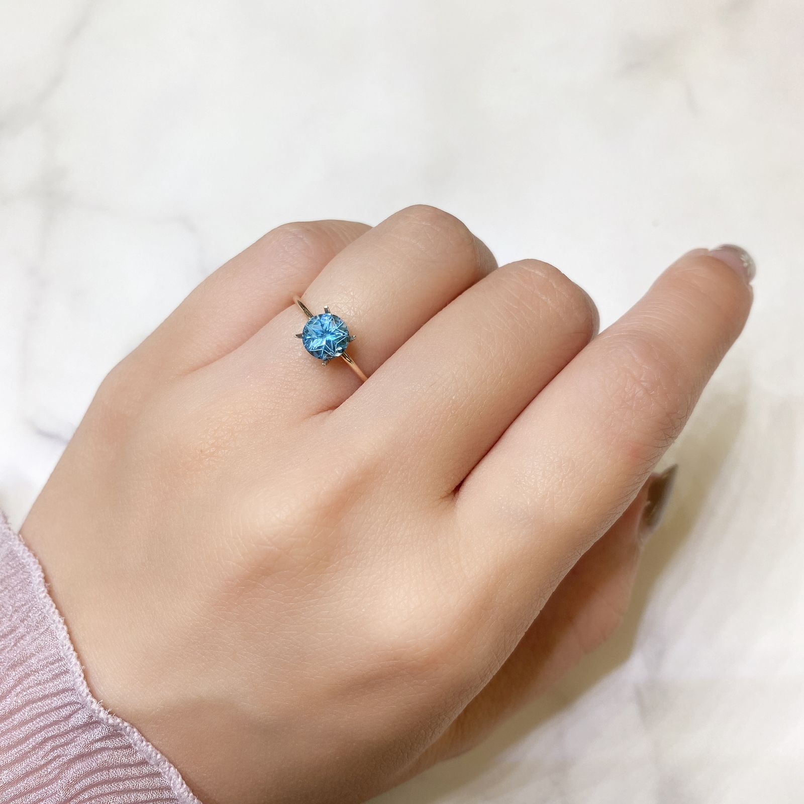 ◇特殊カット◇スイスブルートパーズ(宝石名ブルー・トパーズ) ブラジル産 1.09ct 識別済[211013013]6×6mm前後